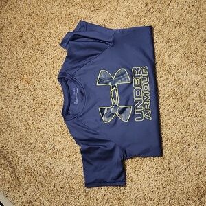 Boys underarmour shirt